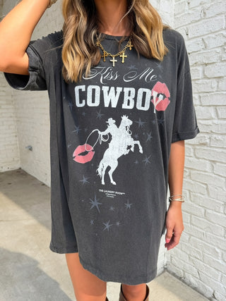 The Laundry Room | Kiss Me Cowboy Oversized Tee Black Snow