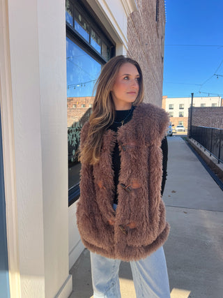 Jade Toggle Closure Fuzzy Vest Brown [Door Buster]