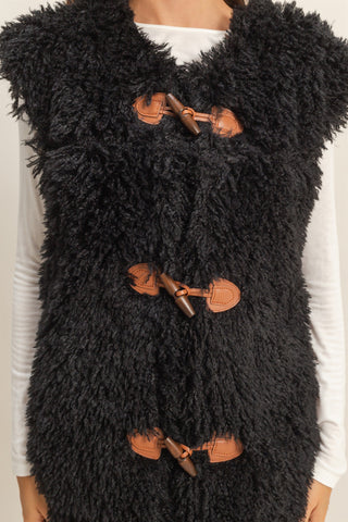 Jade Toggle Closure Fuzzy Vest Black [Door Buster]