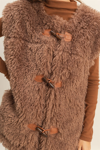 Jade Toggle Closure Fuzzy Vest Brown [Door Buster]