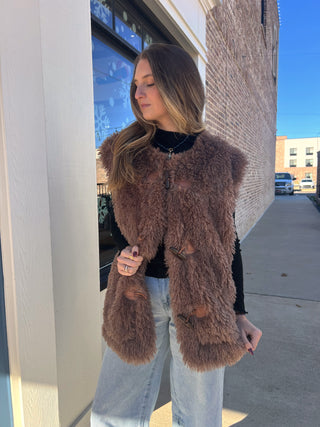 Jade Toggle Closure Fuzzy Vest Brown [Door Buster]