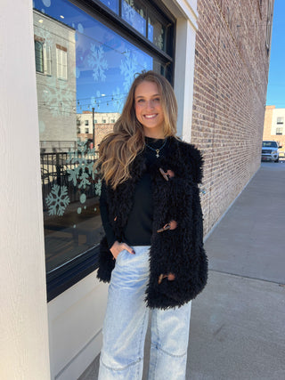 Jade Toggle Closure Fuzzy Vest Black [Door Buster]