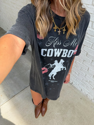 The Laundry Room | Kiss Me Cowboy Oversized Tee Black Snow