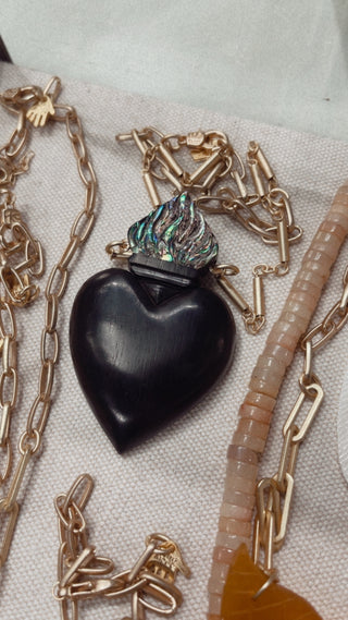 Amulet Brave Design | Black Abalone Heart