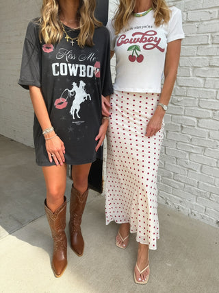The Laundry Room | Kiss Me Cowboy Oversized Tee Black Snow