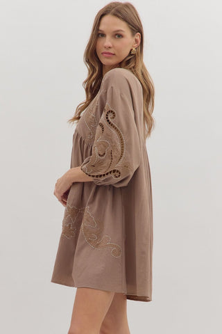 Entro | Isryn Embroidered Floral Dress Mocha
